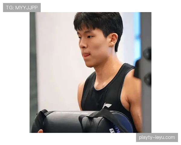 杨瀚森篮下高效得分对比同期内线，展现稳健前场统治力